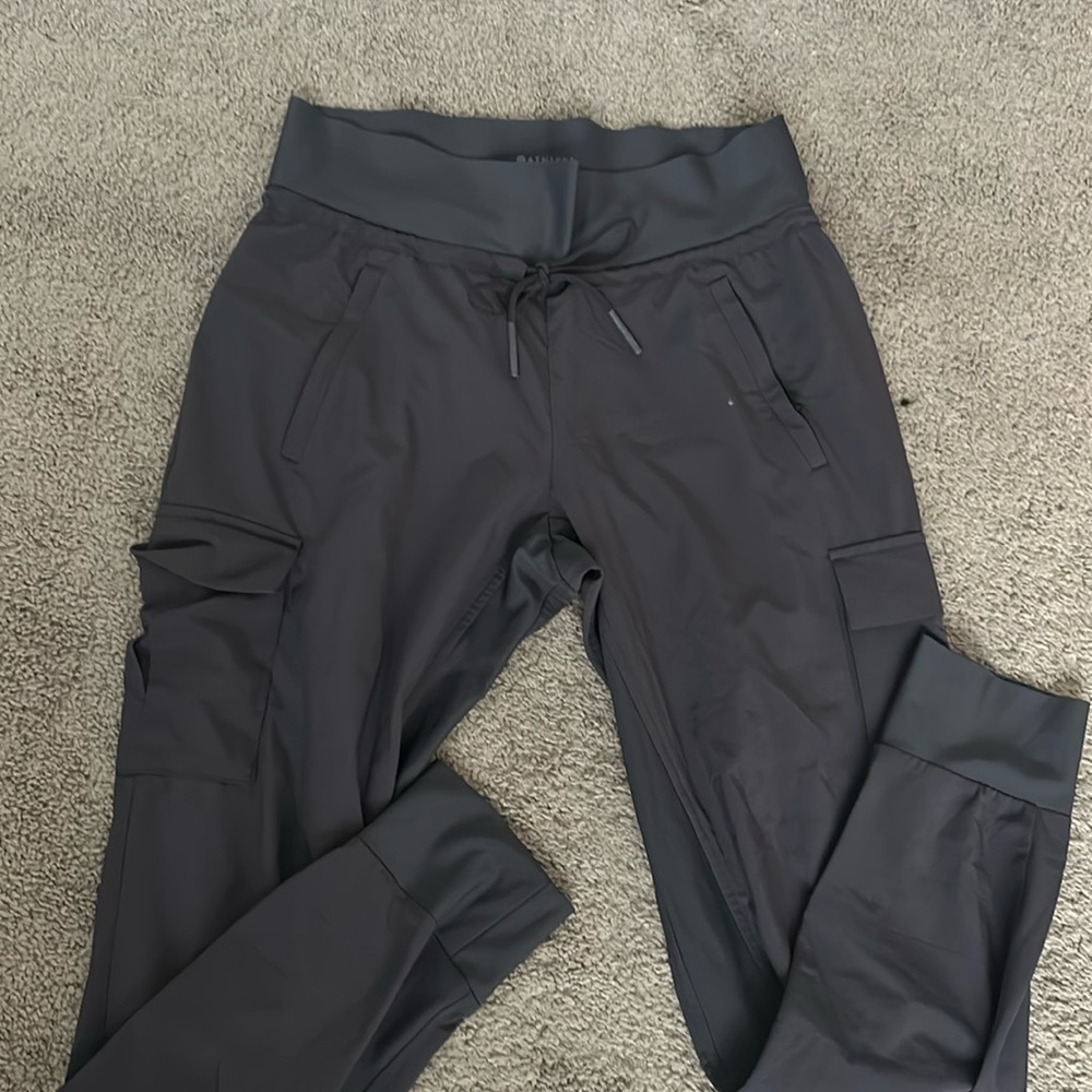 Athleta cargo pants size 6